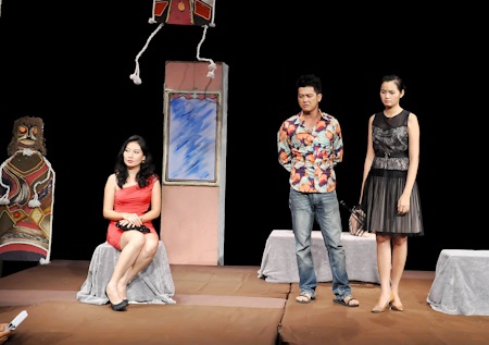 “Sống thử” lên kịch - 2 “Sống thử” lên kịch - 2