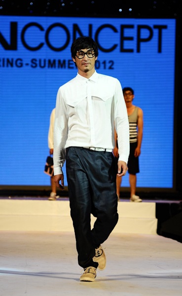 Hồ Đức Vĩnh nổi bật trong men's show với chiều cao "khủng" - 6 Hồ Đức Vĩnh nổi bật trong men's show với chiều cao "khủng" - 6