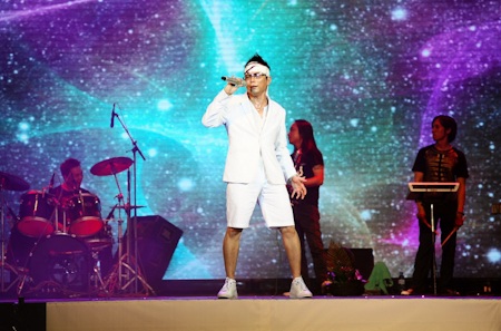 Hồ Đức Vĩnh nổi bật trong men's show với chiều cao "khủng" - 14 Hồ Đức Vĩnh nổi bật trong men's show với chiều cao "khủng" - 14