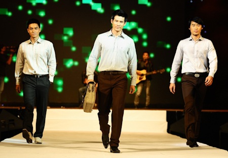 Hồ Đức Vĩnh nổi bật trong men's show với chiều cao "khủng" - 9 Hồ Đức Vĩnh nổi bật trong men's show với chiều cao "khủng" - 9