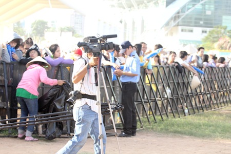 Hình ảnh vui về các phóng viên tác nghiệp tại SoundFest - 9 Hình ảnh vui về các phóng viên tác nghiệp tại SoundFest