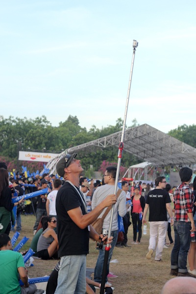 Hình ảnh vui về các phóng viên tác nghiệp tại SoundFest - 10 Hình ảnh vui về các phóng viên tác nghiệp tại SoundFest