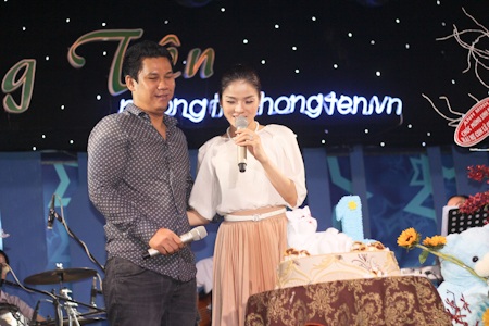 Vợ chồng Hà Hồ đưa con đến mừng thôi nôi con trai Lệ Quyên - 8 Vợ chồng Hà Hồ đưa con đến mừng thôi nôi con trai Lệ Quyên