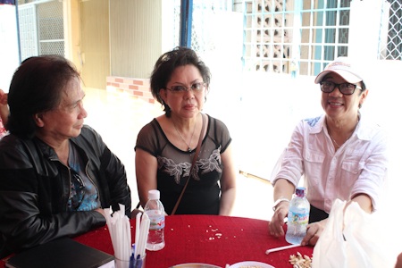 Giao Linh, Thành Lộc đến viếng nhạc sĩ Thanh Sơn