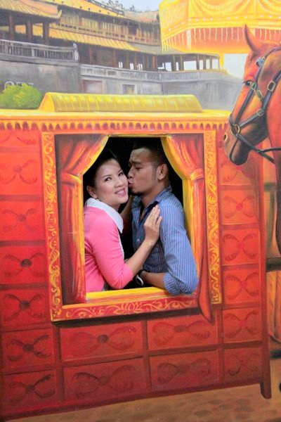 Ngọc Trinh mở triển lãm đánh lừa thị giác lần 2