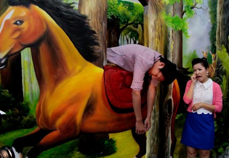 Ngọc Trinh mở triển lãm đánh lừa thị giác lần 2