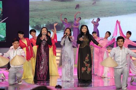 Thu Hiền, Hương Lan, Vân Khánh tham gia Tiếng hát mãi xanh - 3 Thu Hiền, Hương Lan, Vân Khánh tham gia Tiếng hát mãi xanh - 3