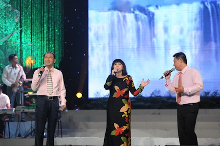 Cảm động với màn tam ca của các cụ bà tuổi ngoài thất thập