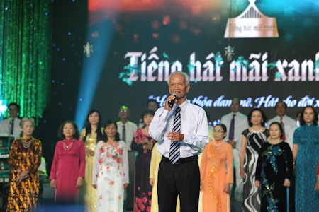 Cảm động với màn tam ca của các cụ bà tuổi ngoài thất thập