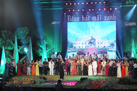 Cảm động với màn tam ca của các cụ bà tuổi ngoài thất thập