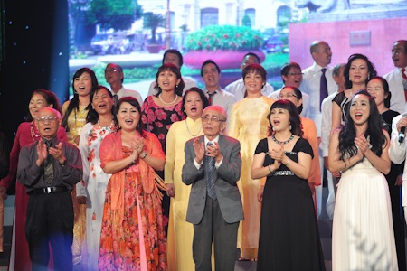 Cảm động với màn tam ca của các cụ bà tuổi ngoài thất thập