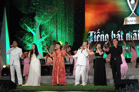 Cảm động với màn tam ca của các cụ bà tuổi ngoài thất thập