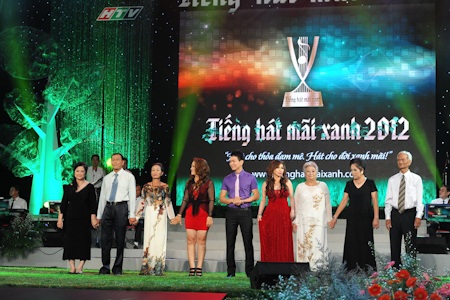 Cảm động với màn tam ca của các cụ bà tuổi ngoài thất thập