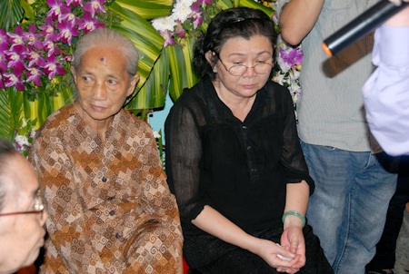 Bạn bè tới đưa tiễn lần cuối nghệ sĩ Tuấn Sang - 11 Bạn bè tới đưa tiễn lần cuối nghệ sĩ Tuấn Sang