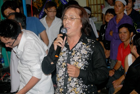 Bạn bè tới đưa tiễn lần cuối nghệ sĩ Tuấn Sang - 12 Bạn bè tới đưa tiễn lần cuối nghệ sĩ Tuấn Sang