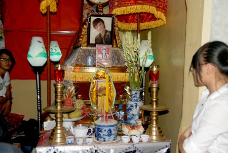 Bạn bè tới đưa tiễn lần cuối nghệ sĩ Tuấn Sang - 17 Bạn bè tới đưa tiễn lần cuối nghệ sĩ Tuấn Sang