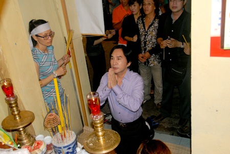 Bạn bè tới đưa tiễn lần cuối nghệ sĩ Tuấn Sang - 5 Bạn bè tới đưa tiễn lần cuối nghệ sĩ Tuấn Sang