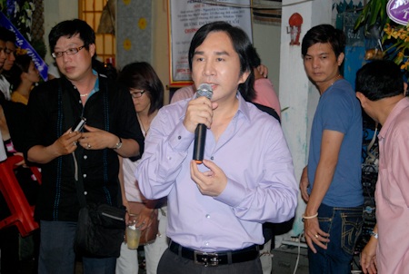 Bạn bè tới đưa tiễn lần cuối nghệ sĩ Tuấn Sang - 8 Bạn bè tới đưa tiễn lần cuối nghệ sĩ Tuấn Sang