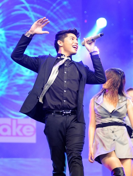 Sôi động với Âm nhạc và Bước nhảy