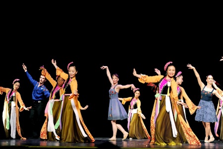 Những hình ảnh đẹp trong đêm nghệ thuật Việt - Mỹ - 7 Những hình ảnh đẹp trong đêm nghệ thuật Việt - Mỹ