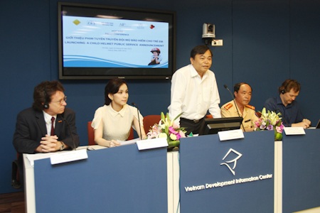 Hoa hậu Thuỳ Lâm: "Tôi sẽ luôn đội mũ bảo hiểm cho con" - 1 Hoa hậu Thuỳ Lâm: Tôi sẽ luôn đội mũ bảo hiểm cho con