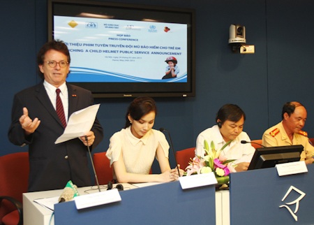 Hoa hậu Thuỳ Lâm: "Tôi sẽ luôn đội mũ bảo hiểm cho con" - 3 Hoa hậu Thuỳ Lâm: Tôi sẽ luôn đội mũ bảo hiểm cho con