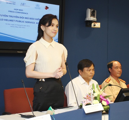 Hoa hậu Thuỳ Lâm: "Tôi sẽ luôn đội mũ bảo hiểm cho con" - 7 Hoa hậu Thuỳ Lâm: Tôi sẽ luôn đội mũ bảo hiểm cho con