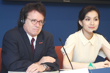 Hoa hậu Thuỳ Lâm: "Tôi sẽ luôn đội mũ bảo hiểm cho con" - 2 Hoa hậu Thuỳ Lâm: Tôi sẽ luôn đội mũ bảo hiểm cho con