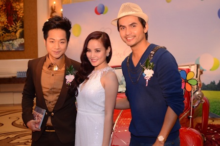 Sao hội tụ mừng Vy Oanh