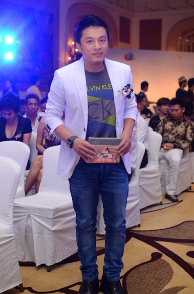 Sao hội tụ mừng Vy Oanh