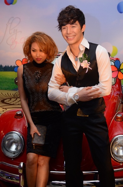 Sao hội tụ mừng Vy Oanh