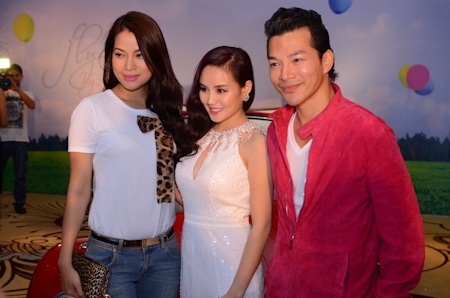 Sao hội tụ mừng Vy Oanh