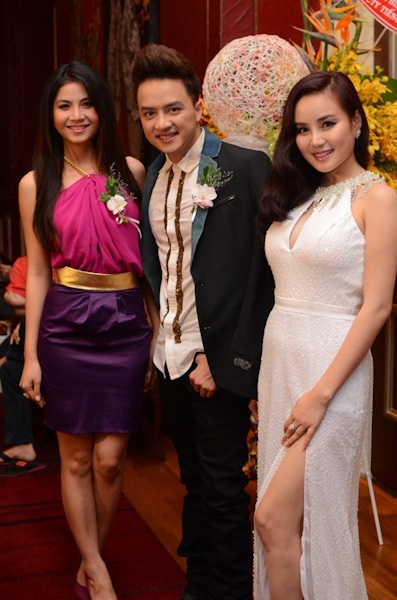 Sao hội tụ mừng Vy Oanh