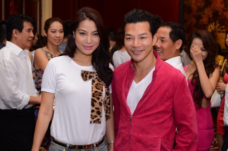 Sao hội tụ mừng Vy Oanh