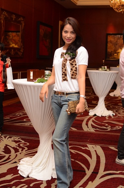 Sao hội tụ mừng Vy Oanh