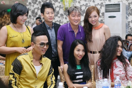 Mr Đàm và các học trò trong cuộc thi The Voice