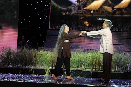 Thành Lộc, Hữu Châu cực hài hước trong liveshow Cẩm Ly - 8 Nhưng bà lại có mối xung khắc với hàng xóm từ 20 năm nay