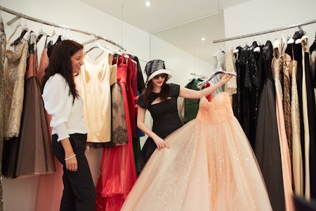 Lý Nhã Kỳ tới Pháp làm việc với NTK thời trang nổi tiếng - 14 Lý Nhã Kỳ hiện được biết tới với tư cách là một doanh nhân nhiều hơn là một diễn viên