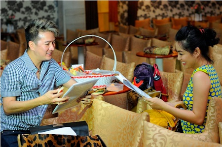 Mr Đàm làm ông trùm chân dài - 3 Mr Đàm tập với Lê Khánh