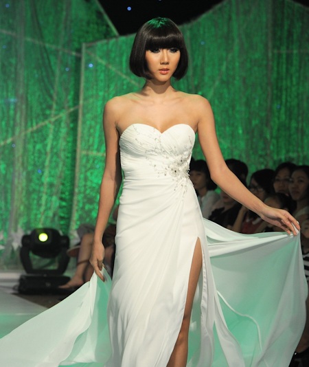 Ngọc Quyên tha thướt áo dài - 10 Minh Tú