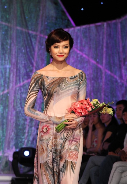 Ngọc Quyên tha thướt áo dài - 6 Ninh Hoàng Ngân