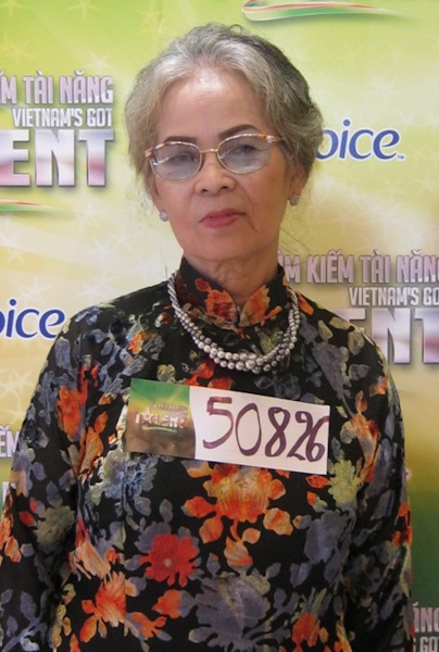 Cụ già 74 tuổi quyết thể hiện tài năng - 1 Cụ Xuân trong phần thi thử giọng của cuộc thi Vietnam's Got Talent 2012