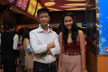 Scandal "chuyện quen" trong làng showbiz - 1 Đạo diễn Lê Hoàng đi cùng học trò
