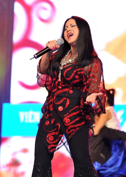 Ngắm Hồ Ngọc Hà dịu dàng váy hoa - 14 Nguyên Vũ