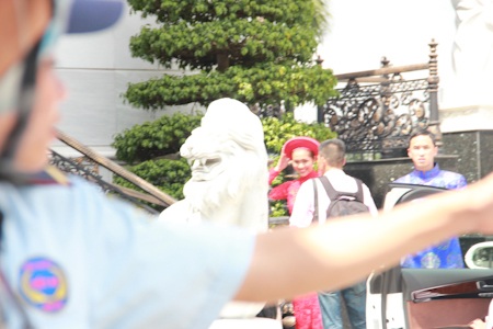 Xe đã về đến biệt thự của cặp vợ chồng son tại quận 2 - TPHCM