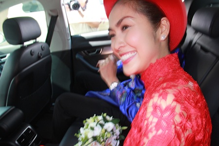 Hà Tăng rạng ngời trong lễ rước dâu