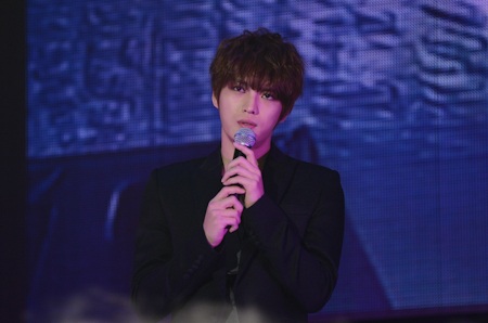 Mỹ nam xứ Hàn Kim Jae joong giấu son môi trong túi xách - 1 Kim Jae Joong tại TPHCM, hôm qua 10/11