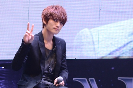 Mỹ nam xứ Hàn Kim Jae joong giấu son môi trong túi xách - 8 Kim Jae Joong đã chia sẻ khá nhiều chuyện thú vị xung quang cuộc sống của mình trên sân khấu