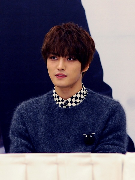 Mỹ nam xứ Hàn Kim Jae joong giấu son môi trong túi xách - 3 Mỹ nam xứ Hàn Kim Jae Joong tại buổi họp báo chiều 10/11