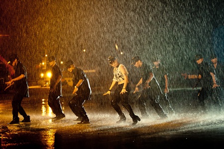 Và từng bị ốm vì quay dưới mưa